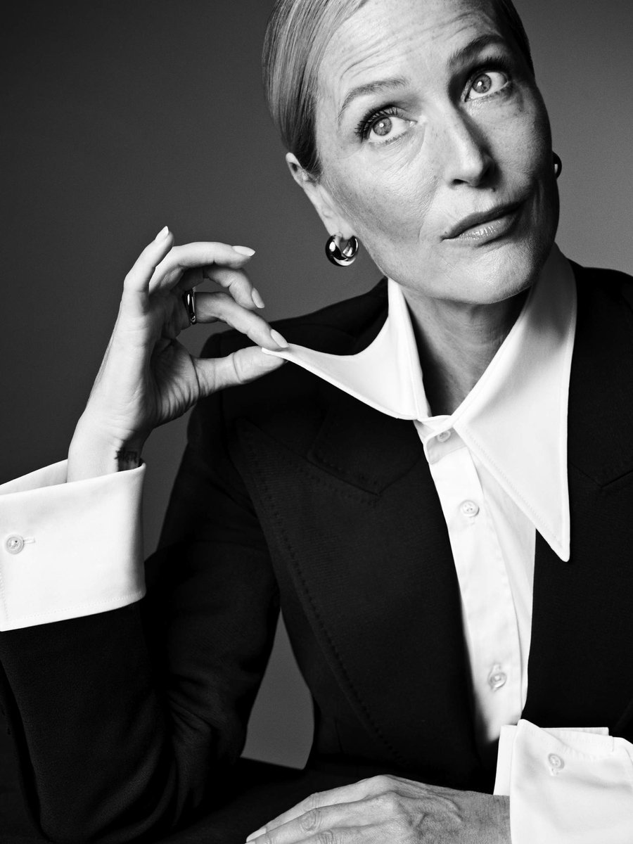 sophgbson's tweet photo. GILLIAN ANDERSON THE WOMAN THAT YOU ARE 😭 https://t.co/iOFITgUpQ5