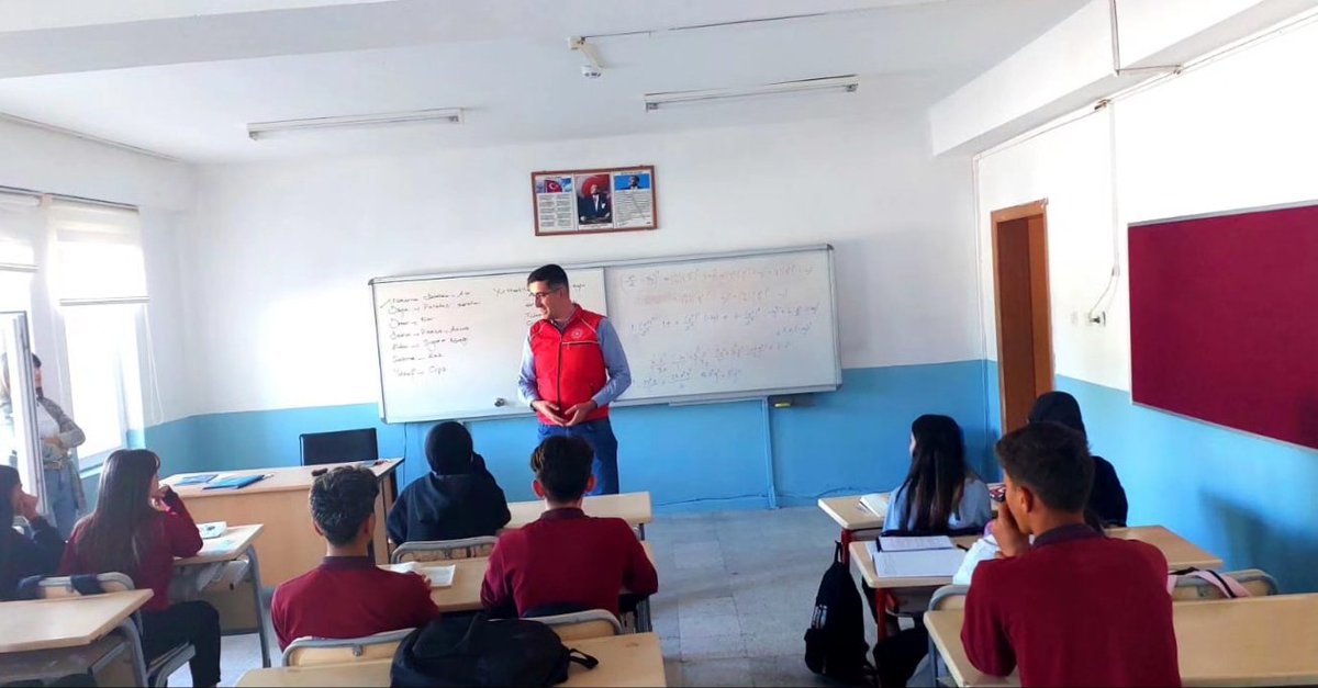 Cumhuriyetimizin 100.Yılı kutlamaları kapsamında ilçemizde düzenlemeyi düşündüğümüz etkinlikler hakkında Kemah Sultan Melik Çok Programlı Anadolu Lisesi öğrencilerimize bilgilendirme yaptık.
#GSBGM