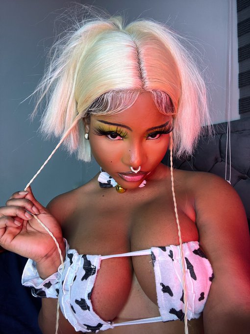 What do you think about my new cowgirl outfit?😍 https://t.co/tlEX2s2z8e