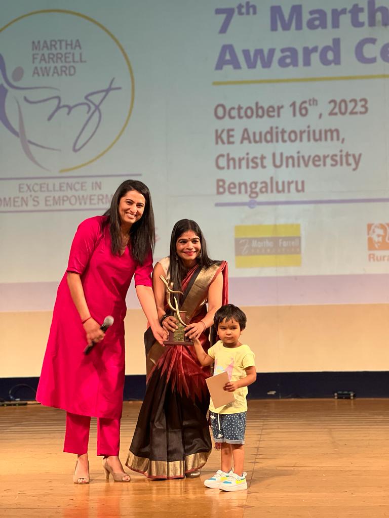 FoundationMf's tweet photo. And the winner for Most Promising Individual is @Mohinivoice, #DalitRights advocate, founder @AviraFoundation - she works for the rights & welfare of survivors of #GBV & #CasteBased atrocities!
Presenting the award is @DeepthiBopaiah, CEO @GoSportsVoices & MFF Jury member! https://t.co/uIlktti1jU