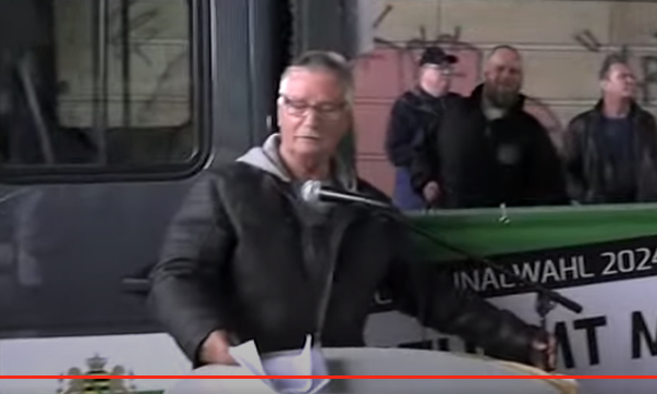 PoGeSachsen's tweet photo. 12/x Ebenfalls nach #Schmilka angereist um eine #Hetzrede zu halten war Wolfgang #Schmiedl aus dem sächsische #Zwönitz. Seine Reden bewegen sich regelmäßig äußerst nah an der Grenze zur Strafbarkeit. #Sachsen https://t.co/WWdV0NlYLx