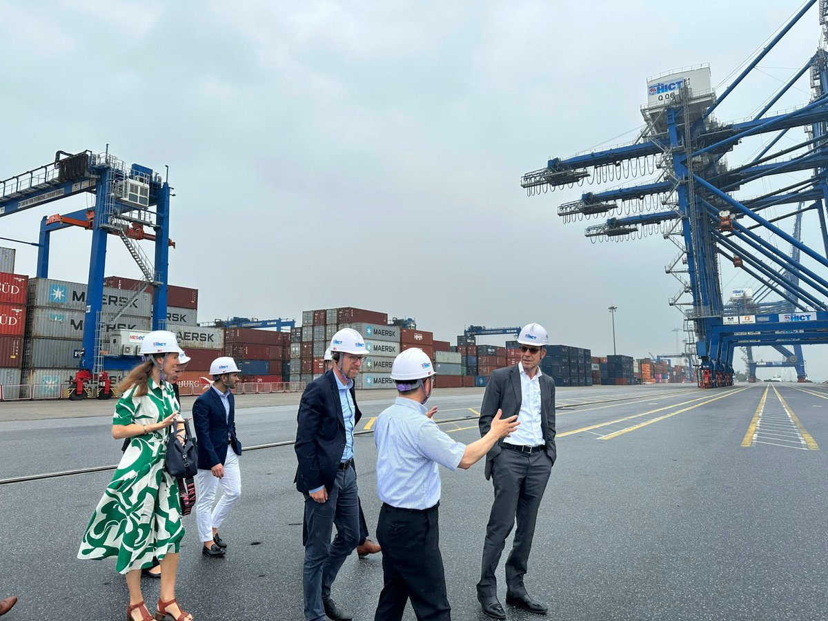 Flo_Feyerabend's tweet image. Last week a delegation of @KASonline could get firsthand impressions of the economic dynamism in North Vietnam 🇻🇳 when visiting Haiphong 🚢 🏭 🚘 including EV manufacturer @VinFastofficial 
#IndustrialZone #DeepC #LachHuyenContainerTerminal