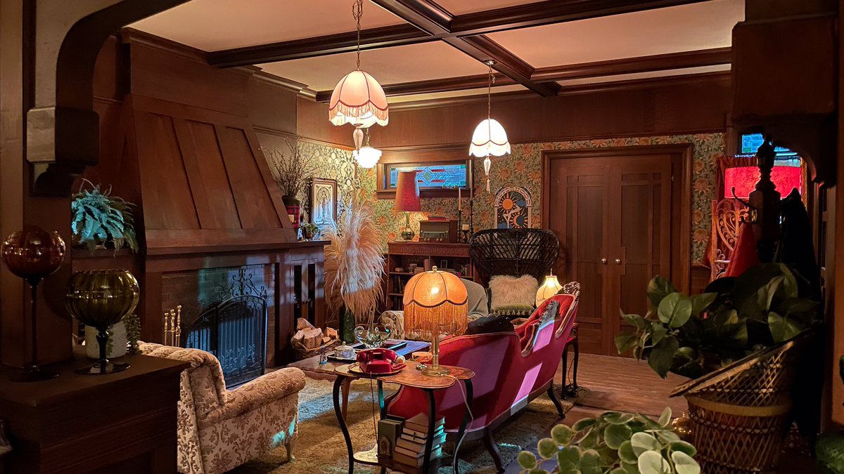 ChoniPuppets's tweet photo. 📸 | Podemos dar uma espiada na casa de Choni, sim!!

Um pedacinho da casa em que Cheryl e Toni viveram com seu filho 💖.
Os desenhos na geladeira acabaram comigo 🥹! https://t.co/orwcaWANHS