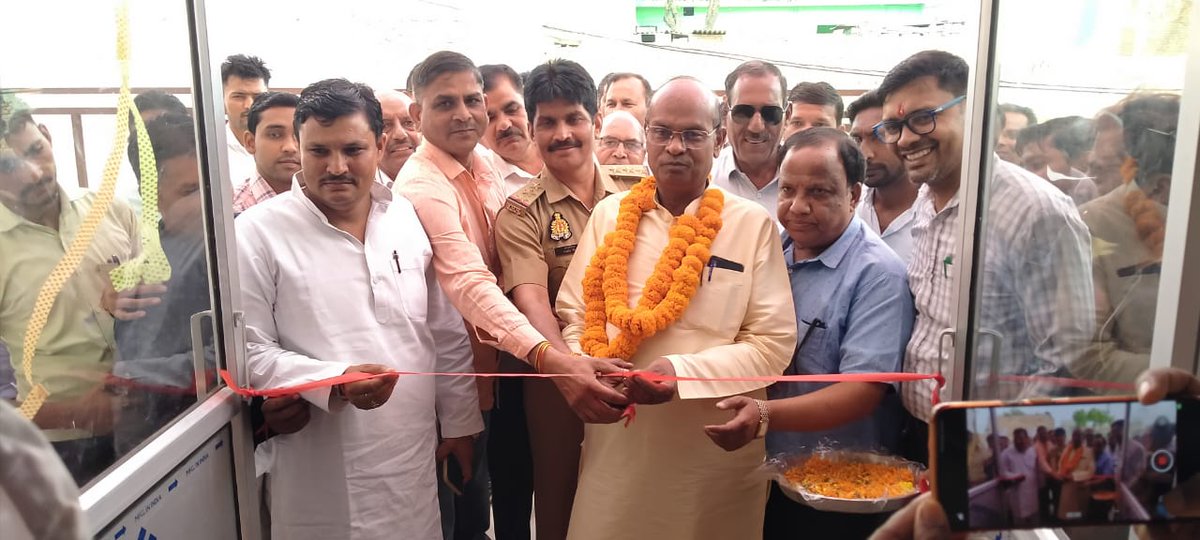 charansingh91's tweet photo. आज अपनी विधानसभा क्षेत्र के कस्बा खानपुर में डॉ महेन्द्र सिंह निवासी हिमाबाद के नवीन हॉस्पिटल आर. आर. हेल्थ केयर सेंटर का फीता काटकर उद्धघाटन किया
#devendrasinghlodhi https://t.co/5T9tvyR5B5