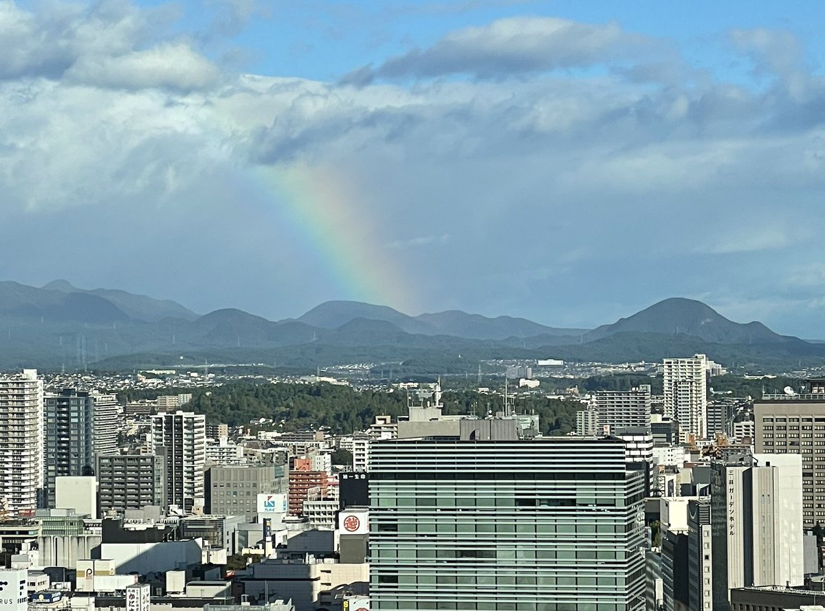 IanHRowlands's tweet photo. Wonderful to be in #Japan. 🇯🇵
Wonderful that very fast trains are part of the itinerary. 🚅
Wonderful that #Sendai looks beautiful under a rainbow. 🌈
And wonderful to be visiting #valuedpartner @TohokuUniPR! https://t.co/br3EJu1KUA