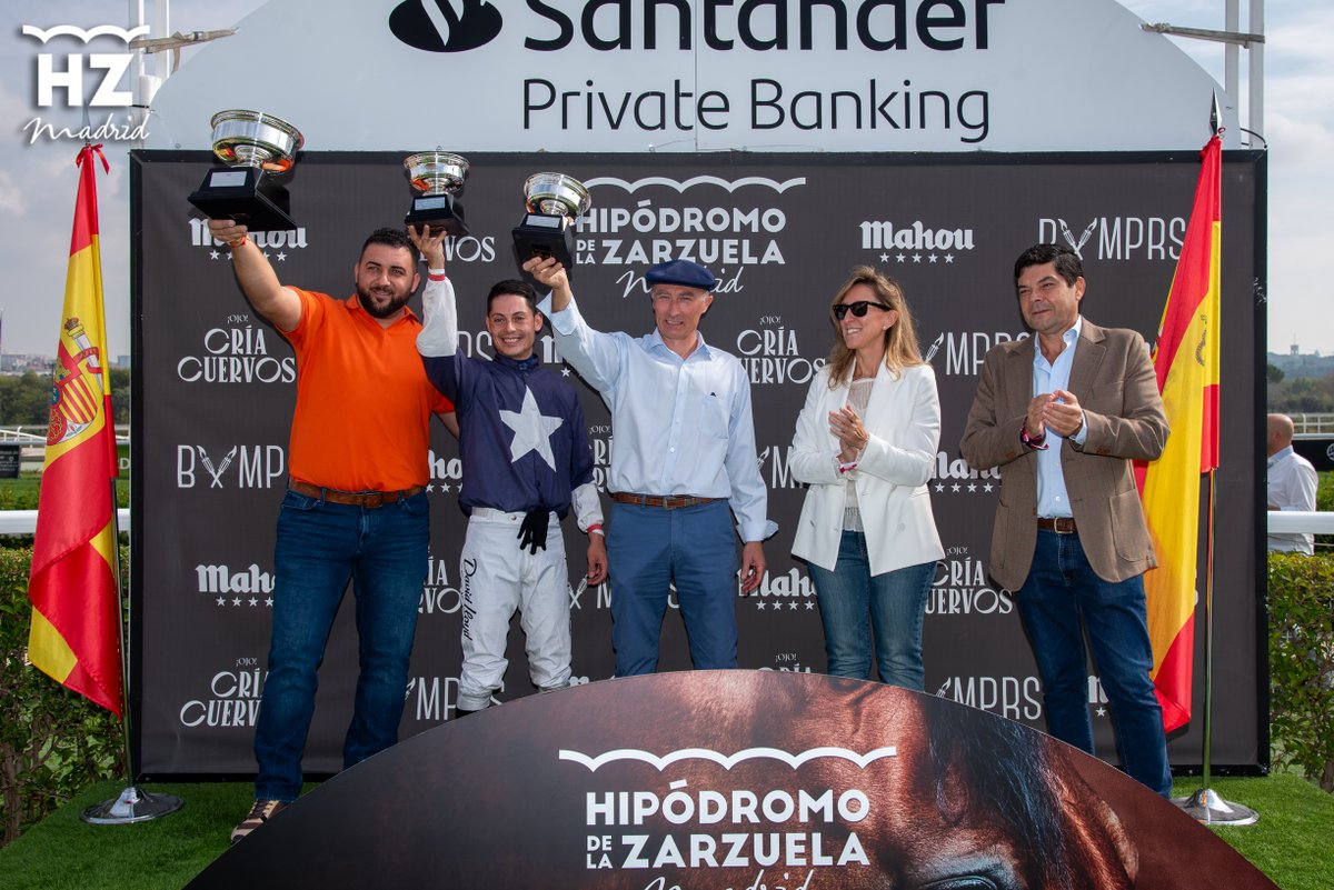 El extraordinario velocista KING OF JUNGLE (Bungle Inthejungle), marcó la diferencia en el Gran Premio Rubán patrocinado por <a href="/AquanimaGS/">Aquanima Grupo Santander</a>.
Enhorabuena a sus propietarios, Cuadra Mallow Gran Canaria <a href="/Oliver92244663/">Oliver Alonso</a>, al preparador <a href="/OscarAn26460915/">Oscar Anaya</a> y equipo, y al jockey <a href="/RNValle2/">R.N.Valle</a>.