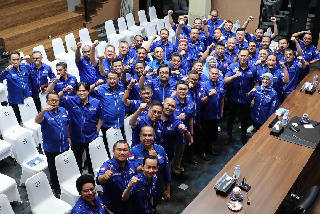 AgusYudhoyono's tweet photo. Tetap semangat dan terus berjuang para pengurus, kader, simpatisan, dan relawan Partai Demokrat dimanapun berada!

Mari kita raih kemenangan pemilu 2024 dengan meneguhkan hati, pikiran, dan tindakan untuk selalu berada dan bersama-sama dengan rakyat!

Harapan Rakyat, Perjuangan Demokrat!