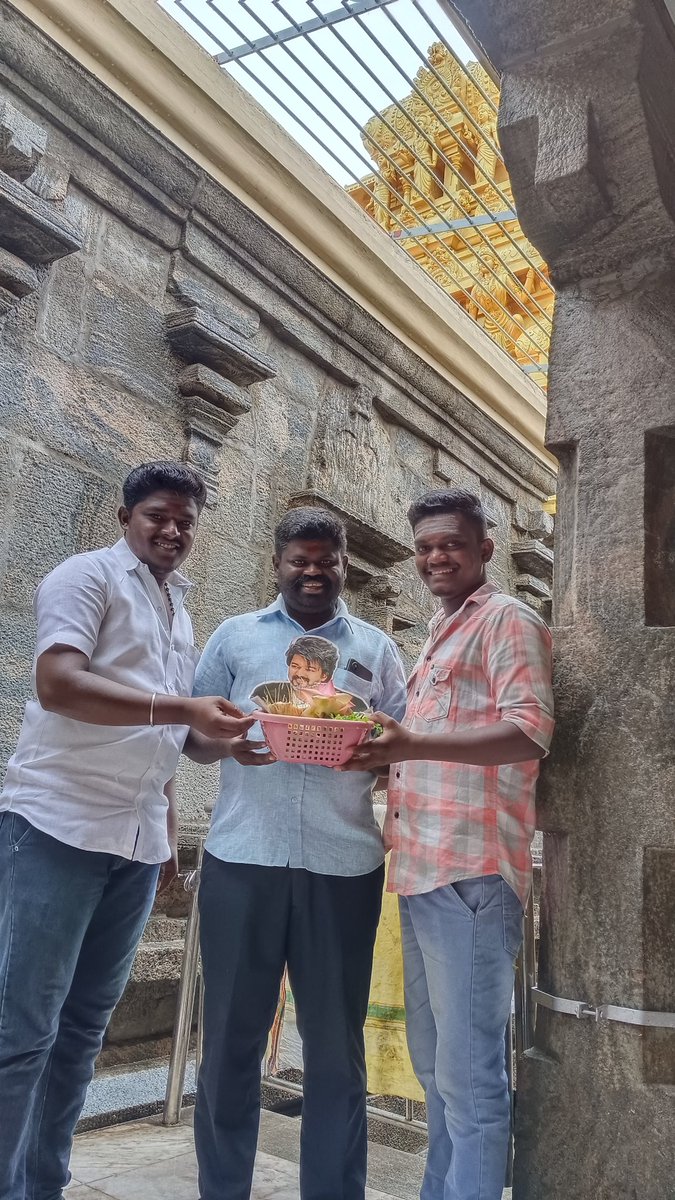 GopalKr28's tweet photo. #தளபதி_விஜய் அவர்களின் #லியோ திரைப்படம் மாபெரும் வெற்றி பெற வேண்டி

மாநில பொதுச் செயலாளர் அண்ணன் #புஸ்ஸி_N_ஆனந்த்_EX_MLA அவர்களின் வழிகாட்டுதலின்படி

#திண்டுக்கல்_மேற்கு_மாவட்ட 
#தொண்டர்_அணி_தலைமை_சார்பாக 

#தாடிக்கொம்பு_அருள்மிகு 
#ஸ்ரீ_சௌந்தரராஜபெருமாள் திருக்கோவிலில் @TVMIoffl https://t.co/kUkKoFgM2O