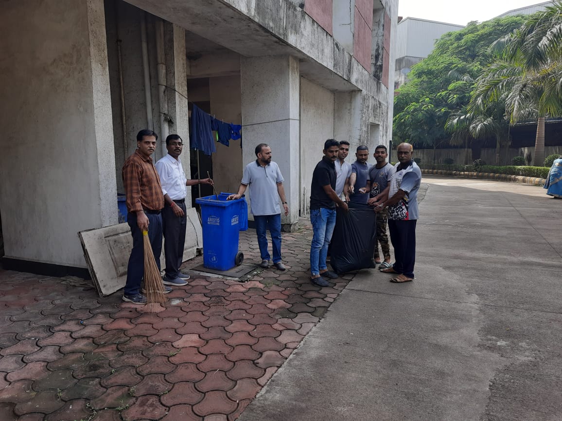 On October 13, 2023, the Department of Education, Dadra &amp; Nagar Haveli District, UT of DNHDD, organized a campus cleaning drive conducted by the staff. #SpecialCampaign3.0
<a href="/HMOIndia/">गृहमंत्री कार्यालय, HMO India</a> <a href="/PMOIndia/">PMO India</a> <a href="/PIBHomeAffairs/">PIB - Ministry of Home Affairs</a> <a href="/SamagraDNHDD/">Samagra Shiksha DNH&DD</a> <a href="/EducationDNHDD1/">Education Dept DNH&DD</a> <a href="/SamagraShiksha/">SAMAGRA SHIKSHA MoE India</a> <a href="/EduMinOfIndia/">Ministry of Education</a>  <a href="/DocArunt/">Dr. Arun T. IAS</a>