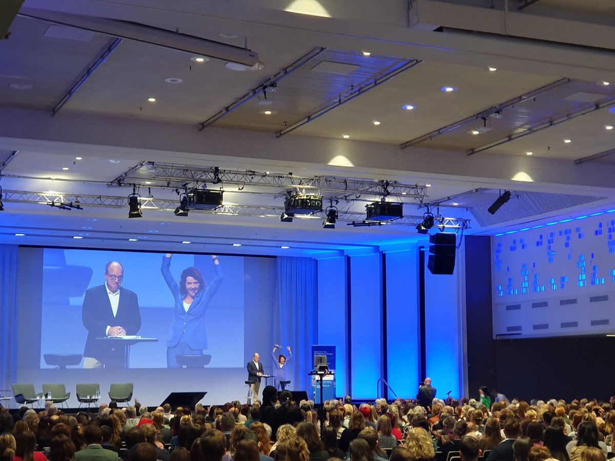 Alzheimer Europe (@alzheimereurope) on Twitter photo Opening Ceremony of the 33rd Alzheimer Europe Conference #33AEC with our biggest audience yet.
WELCOME TO HELSINKI!
Great to have co-moderators <a href="/Kimcoppes/">Kim Coppes</a> and @JeanGeorgesAE back together on stage Opening Ceremony of the 33rd Alzheimer Europe Conference #33AEC with our biggest audience yet.
WELCOME TO HELSINKI!
Great to have co-moderators <a href="/Kimcoppes/">Kim Coppes</a> and @JeanGeorgesAE back together on stage
