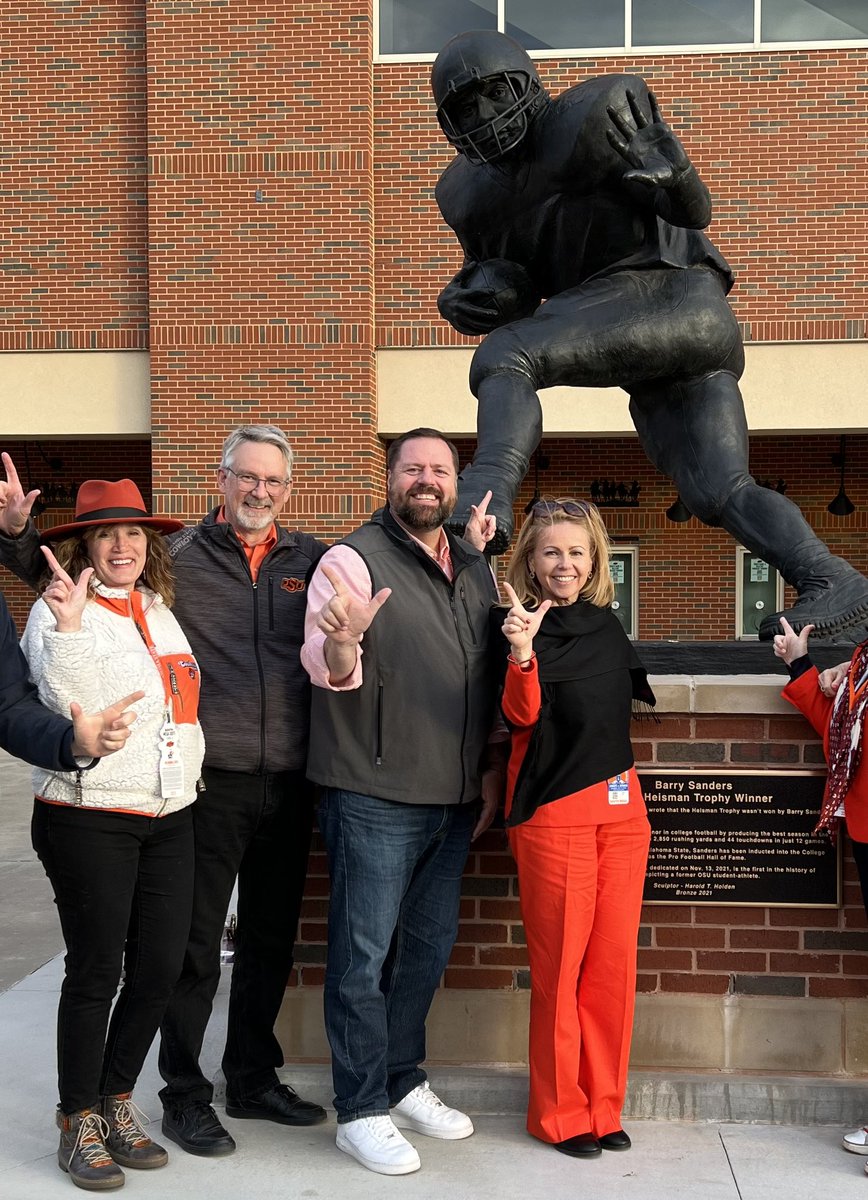 EnpaPineda's tweet photo. Thank you @okstate_Global for your kind invitation to visit your beautiful campus and watch a @CowboyFB game. It was so much fun! @ConsulMexOklah looks forward to collaborating with you to help increase the student exchanges between 🇲🇽 and the 🇺🇸. https://t.co/885XMFuMe3