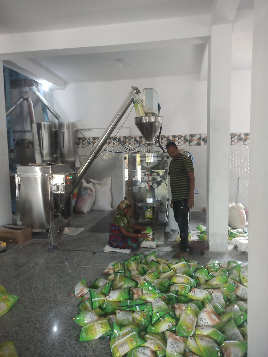 GlobalShrijeta's tweet image. 1Kg Atta, Besan Pouch Packaging Machine with Screw Conveyor.

Call: 9891990887
Johnydika@gmail.com

#1kgpackingmachine #attapackingmachine #besanpacking #besanpackingmachine #packingmachine #pouchpackingmachine