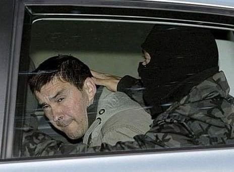 capTercio's tweet photo. Se han desclasificado documentos sobre Arnaldo Otegi.
Estuvo implicado en 9 secuestros y sería el autor del asesinato del político Juan de Dios Dova.
Doce compañeros de ETA le han implicado en decenas de crímenes entre 1977 y 1987, pero sólo fue condenado por secuestrar a Luis Abaitua.
Otegi es actualmente el coordinador de EH Bildu y es socio preferente de Pedro Sánchez.