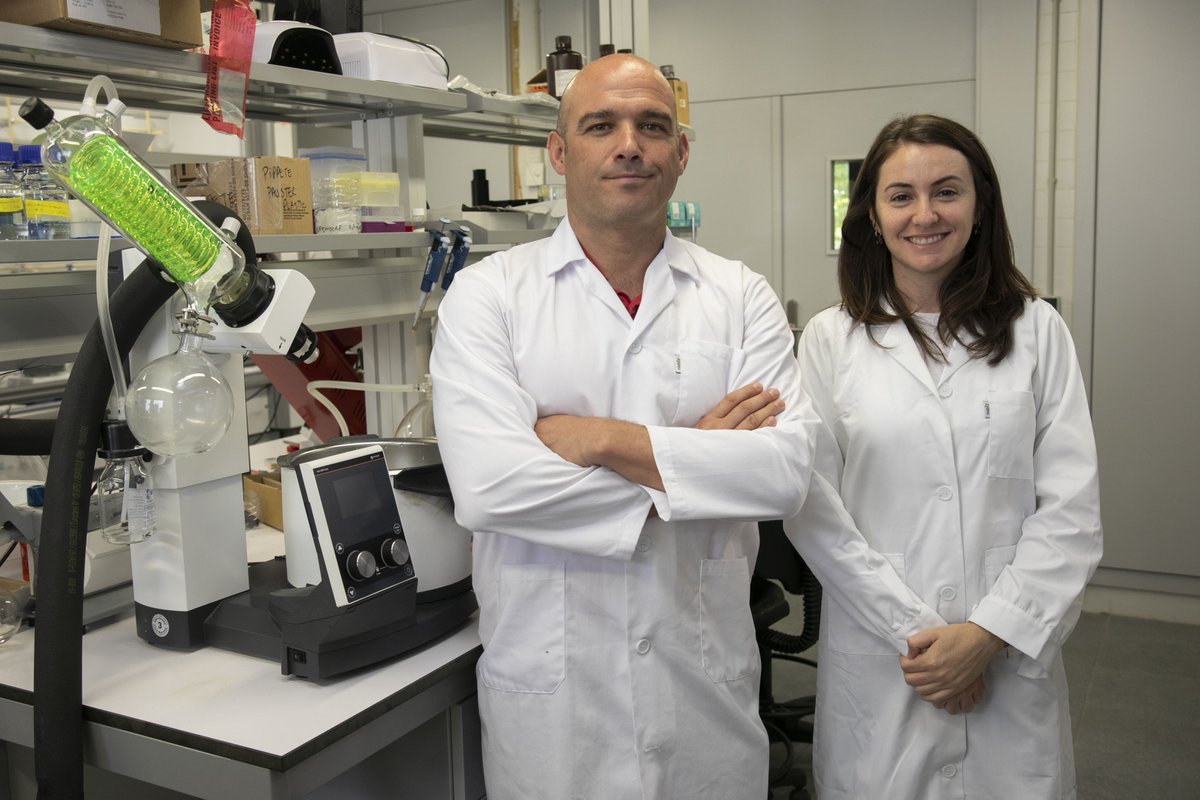 UJIuniversitat's tweet photo. #CiènciaUJI. Investigadores de la UJI consiguen capturar directamente gases de efecto invernadero del aire y transformarlos en carbonatos cíclicos con derivados de biomasa. 🆕https://t.co/ANpWs1lesS
📽️https://t.co/LsSHumlwgu
📌https://t.co/hY01k46wl4 https://t.co/7qTArDHLXs