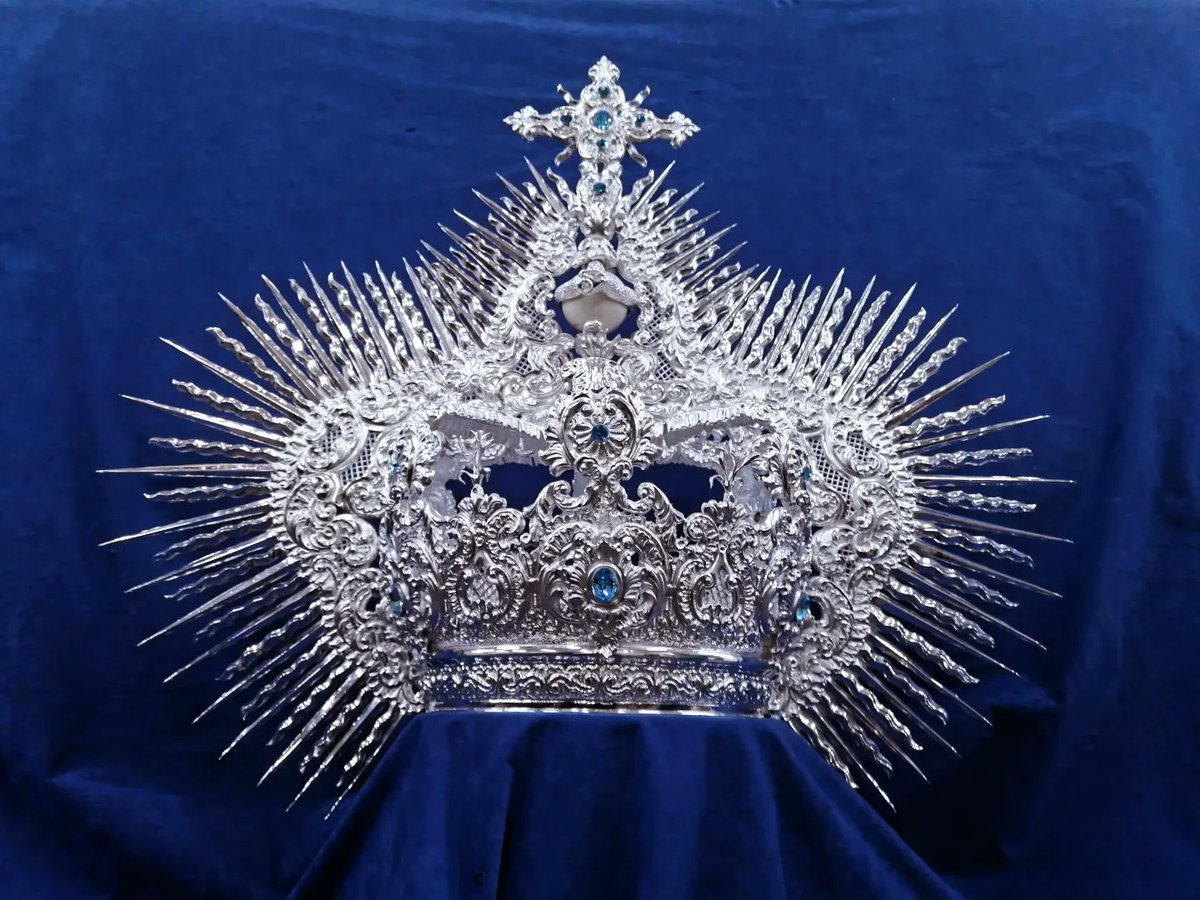 📌 Nueva corona para Mª. Sma. del Gran Perdón de nuestra querida <a href="/HPrendimiento/">Prendimiento y Gran Perdón - Málaga</a>
Cincelada y diseñada bajo diseño propio en nuestro taller, ha sido donada por un grupo de hermanos anónimos y bendecida y presentada el pasado 12 de octubre, día de la Hispanidad.
