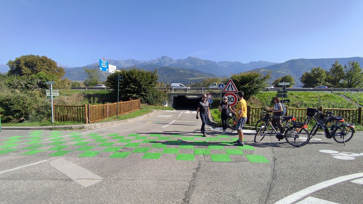 urlz.fr/o2GT
Premier coup de pédale des études de préfaisabilité opérationnelle des aménagements cyclables inscrits au schéma directeur du Grésivaudan.  SMMAG), la CC Le Grésivaudan et le département 38
#grésivaudan #smmag #MobilitesActives #vélo #aménagementcyclable