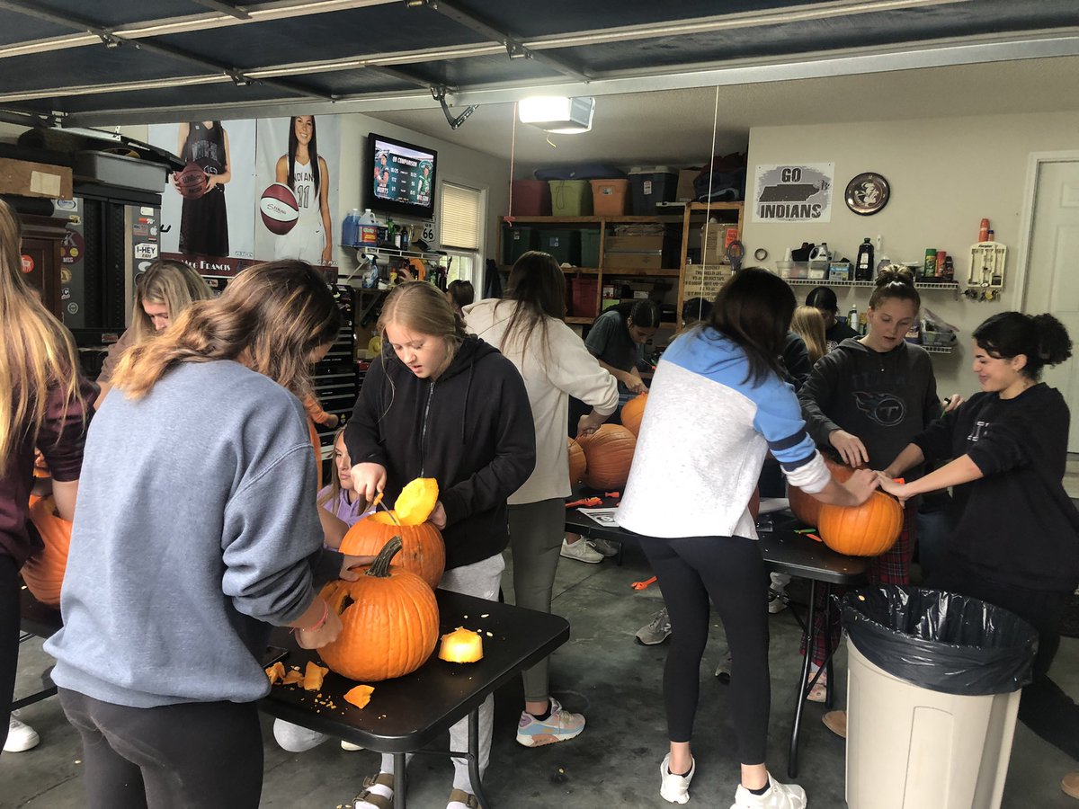 dbcoach2000's tweet image. Annual Lady Indians pumpkin carving party.  Artists at work.  Roll Tribe!
@KCS__Athletics @kcs__district