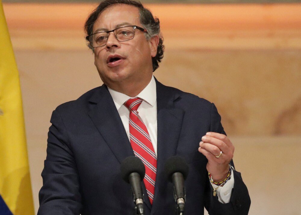 إسرائيل تقرر وقف صادراتها الدفاعية إلى كولومبيا بسبب موقفها المؤيد لفلسطين، والرئيس الكولومبي يُعلق:

ليس من المهم أن تكون لدينا علاقات دبلوماسية مع دولة تمارس الإبادة الجماعية، فنحن لا نؤيد إبادة الناس، وإذا اضطررنا إلى تعليق العلاقات، فسوف نفعل ذلك.