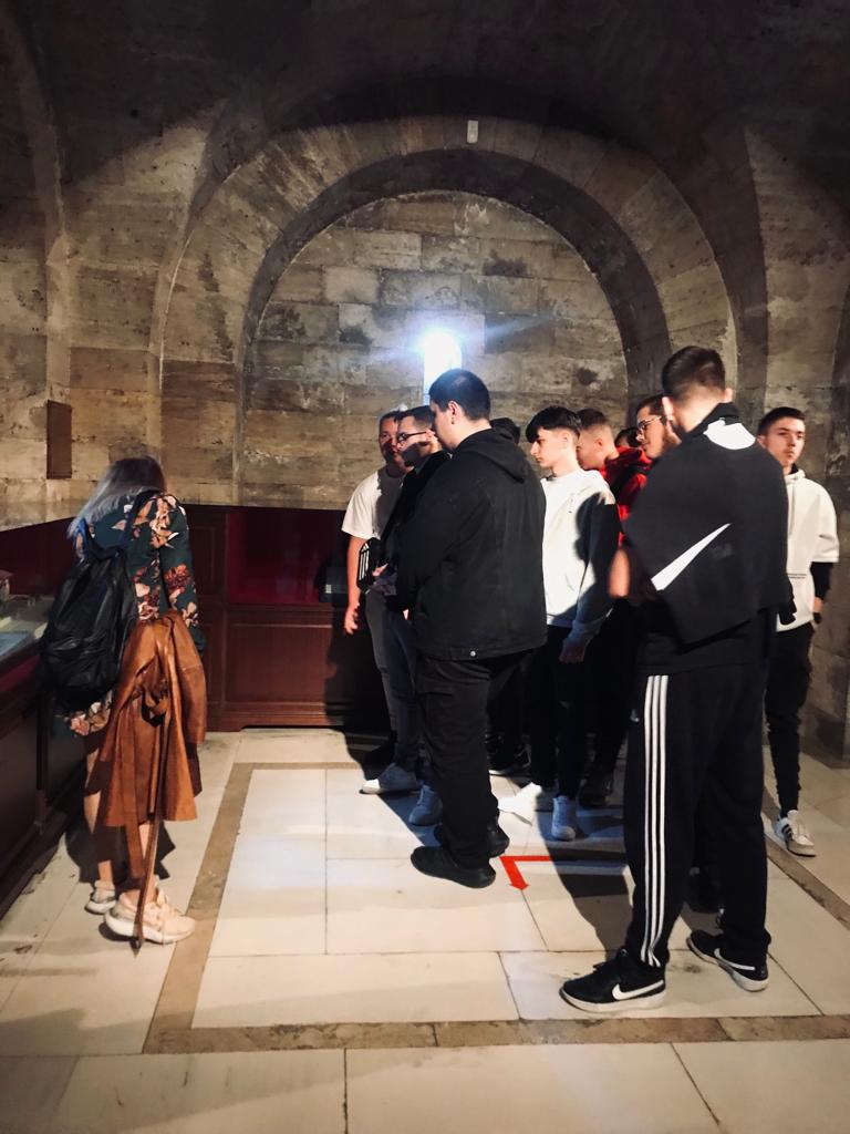 Erasmus kapsamında eğitim için Macaristan’dan gelen öğrencilerin Anıtkabir ziyareti. <a href="/cankayailcemem/">Çankaya İlçe Millî Eğitim Müdürlüğü</a> <a href="/MemAnkara/">Ankara İl Millî Eğitim Müdürlüğü</a> <a href="/Yusuf__Tekin/">Yusuf Tekin</a>