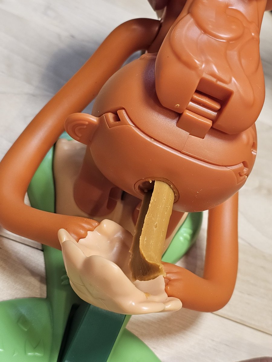 studiummundi's tweet image. EINFACH AFFIG!

お猿さんが出したウンチを、お猿さんの投石機でバナナに当てるアクションゲーム！バナナの獲得数に応じて木を登り、先に登頂出来たら勝ち！慣れてきたら、射的の如くウンチが狙ったに当たるという爽快感もあり、ギミック含めて盛り上がること間違いなし！

#spiel23 
#einfachaffig