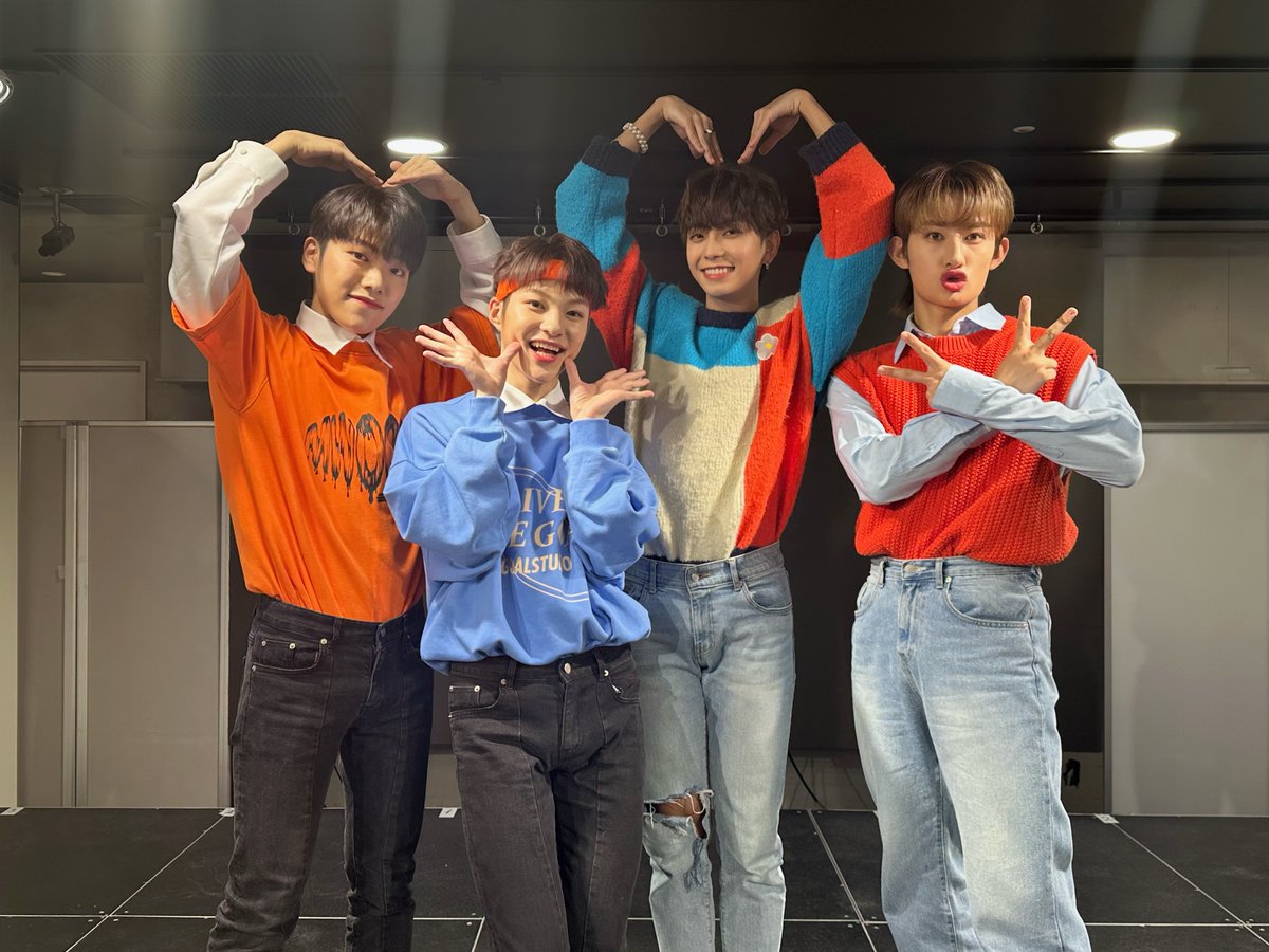 TOWER_Shibuya's tweet photo. 【TOZ】
「FLARE: 1st Mini Album」リリース記念イベント@タワーレコード渋谷店DAY1終了いたしました！
ご参加頂いた皆様、本当にありがとうございました🙌🏻

5Fパネル展にもサインを頂きましたので、是非チェックして下さい🌟
明後日10/18(水)もご参加お待ちしております！

#TOZ #タワ渋kpop https://t.co/PigAVcVsbm