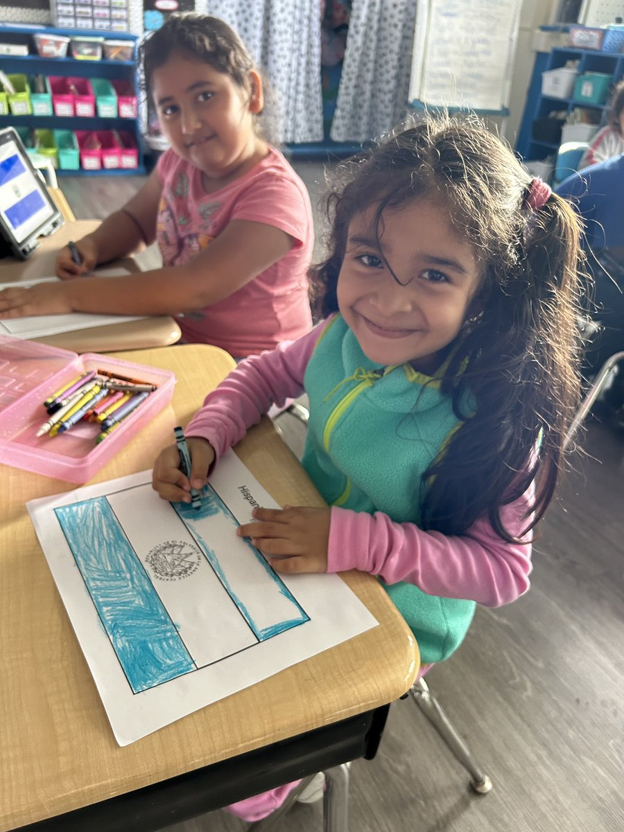 gcsd_wlenl's tweet photo. Ms. Rossi’s 2nd grade bilingual class was proud to learn about, research and duplicate the flags of their countries. 🌎 #hispanicheritagemonth #glencovepride #embracinginclusivity @GCSD_Deasy https://t.co/AnebIUd4Jc