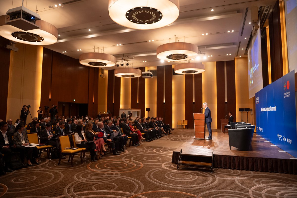 industriaEUS's tweet photo. 🇯🇵🗾 Euskadiren gaitasun teknologiko eta industrialak ezagutarazteko asmoarekin #BusinessLeaderSummit jardunaldia antolatu du Jaurlaritzak, Japoniako Ekonomia + Industria Ministerioarekin eta energia-sektoreko 30 industria-enpresarekin batera.
📎 https://t.co/dlR69Cq6pq https://t.co/pKIg6YROcj