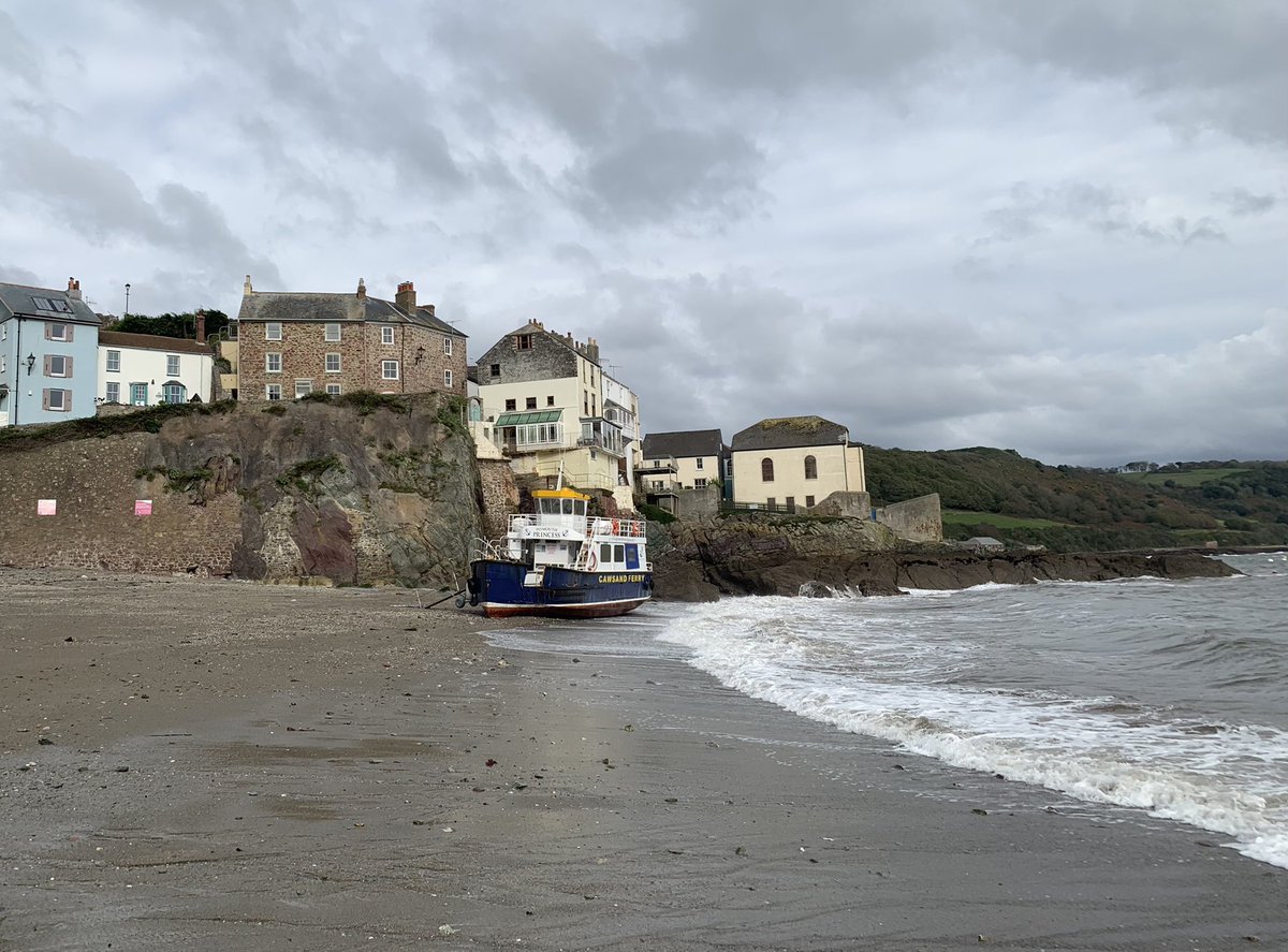 CawsandBay's tweet photo. 🫢 Definitely an ‘end of the season’ look on #Cawsand beach today ..

🛟 Tide is currently *falling* ~ next high tide for #CawsandBay is tonight at 7.42PM (tbc). https://t.co/BrpEC3lnGQ