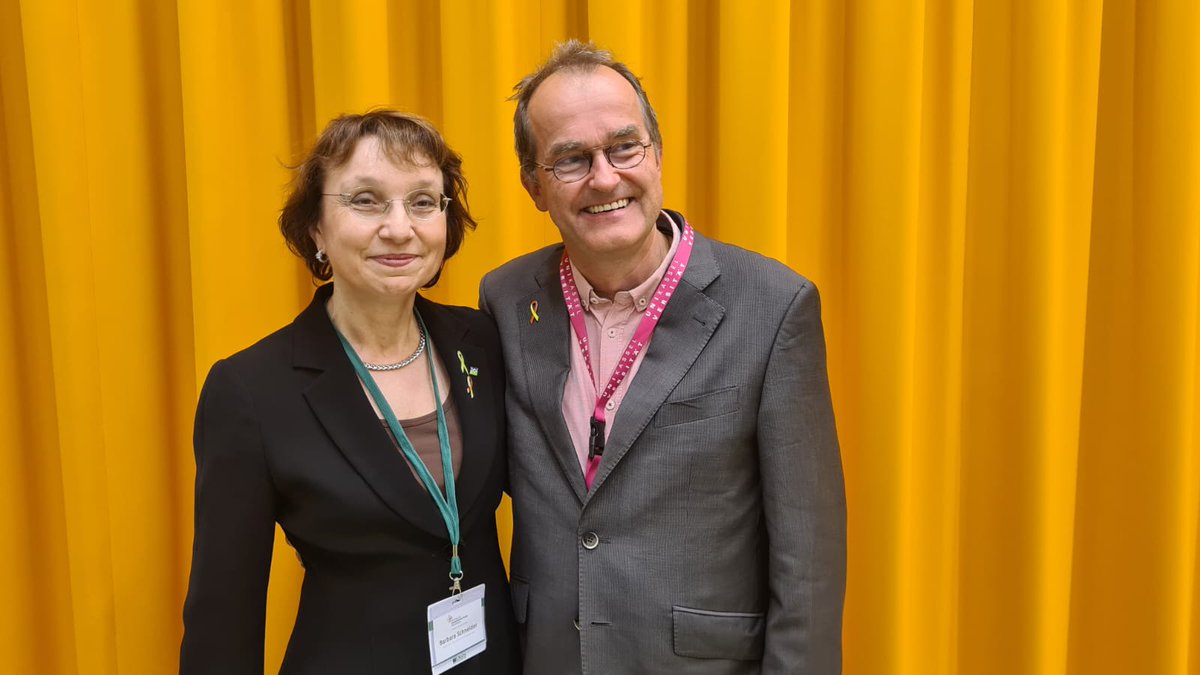 Frau Prof. Dr. Barbara Schneider von der @lvr_aktuell Klinik Köln und Herr Prof. Dr. Reinhard Lindner von der @uni_kassel, beide aus der NaSPro Leitung, wurden auf der DGS Tagung für ihr Lebenswerk in der #Suizidprävention mit dem Hans Rost Preis geehrt. Herzlichen Glückwunsch!