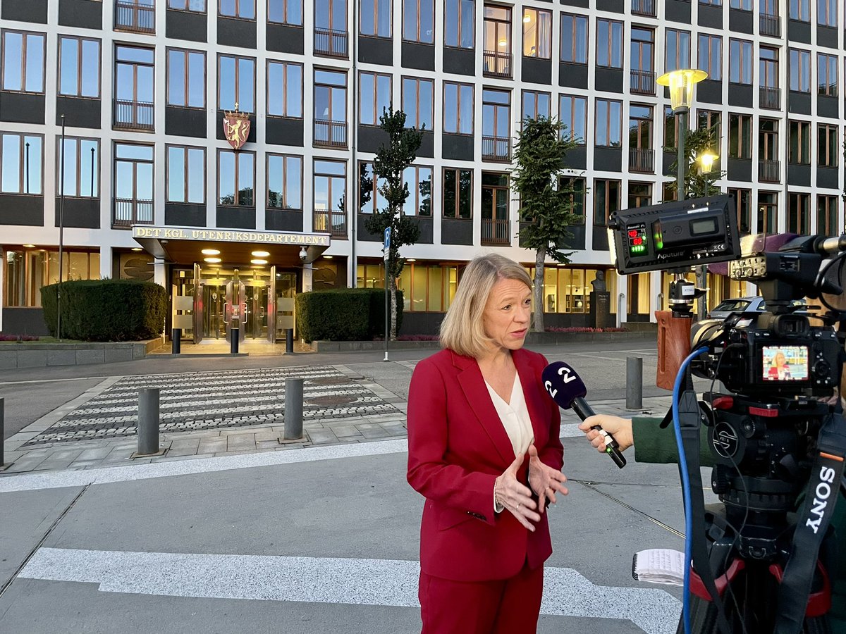 AHuitfeldt's tweet image. I am stepping down today as Minister of Foreign Affairs. I would like to thank all the colleagues and partners across the world that I have had the pleasure of working alongside for the past two years. Wishing my successor and friend @EspenBarthEide all the best in his new role!