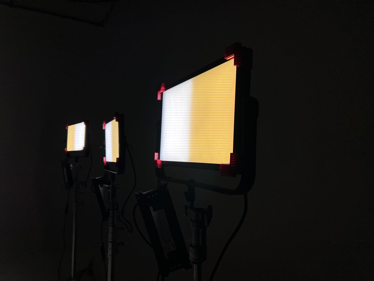 cineviewstudios's tweet photo. 🚨ALERT: TO ALL FILMMAKERS 🚨

This is a CRITICAL announcement 📣

Don't Buy @Rayzr_Light We have been treated awfully by this company. Their lights are awful and they have no respect towards people. @MarkAndreVoss who works for Rayzr Light is an evil person. https://t.co/UaAZjs0va2