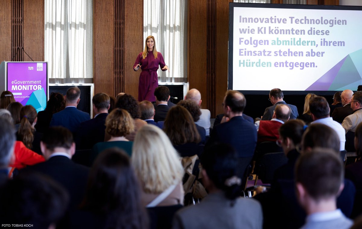initiatived21's tweet photo. .@LSMueller (Geschäftsführerin der Initiative D21): „Für das Thema KI in der Verwaltung gibt es 3 notwendige Erfolgsfaktoren: den Menschen, die Unternehmen und die Politik. Auf allen 3 Ebenen können wir es uns nicht mehr erlauben, das Thema nur national zu diskutieren.“ #GovTalk https://t.co/85Z8uS6K9z