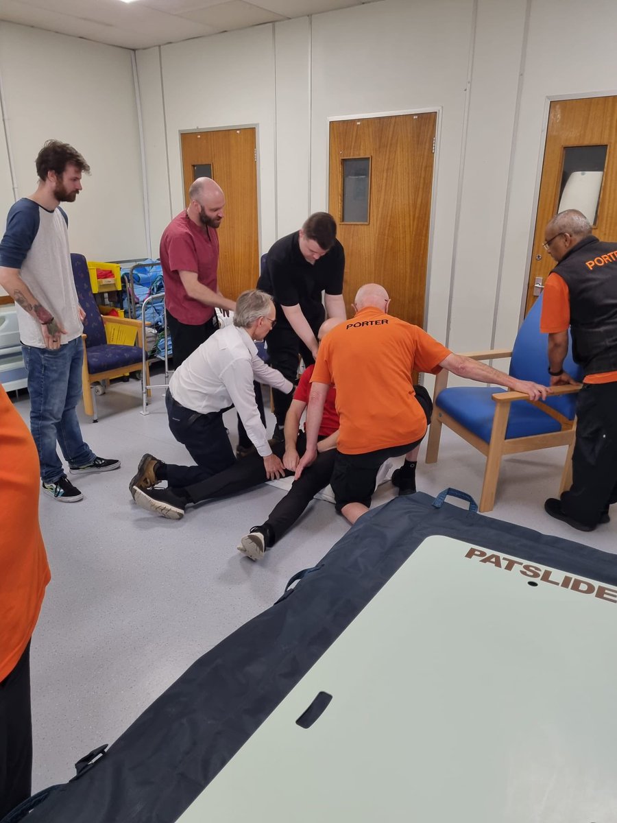 Conner gets the In-depth Porter Manual Handling training. This enables him to have the skills needed to do his placement as a Hospital Porter. 
@StGeorgesTrust @cricketgreensch 
#porter #nhs #manualhandling #learningdisabilities #learningdifficulties #neurodiversity #inclusion