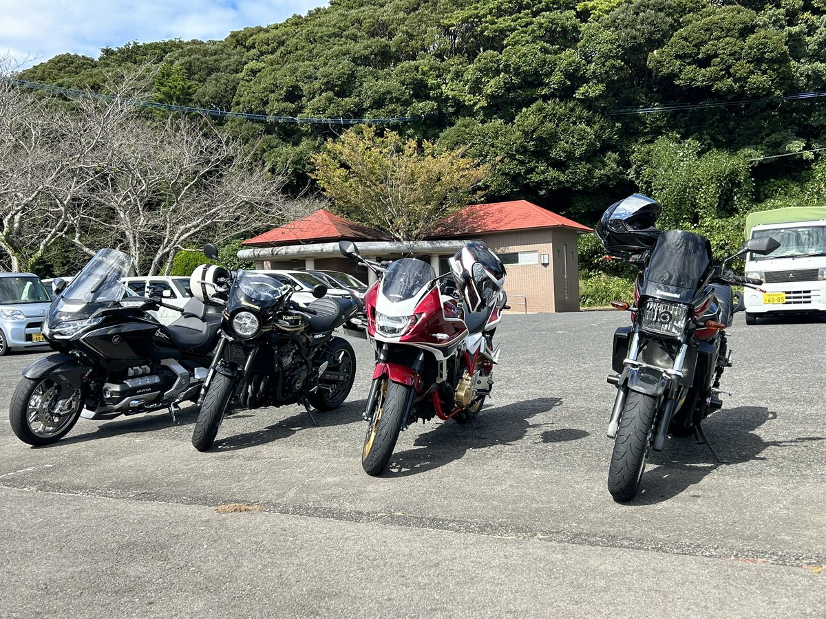 kaita1121's tweet photo. 平戸ツーリング
#z900rs
#zrx1200
#cb1300
#goldwing https://t.co/mZWmd2lYiP