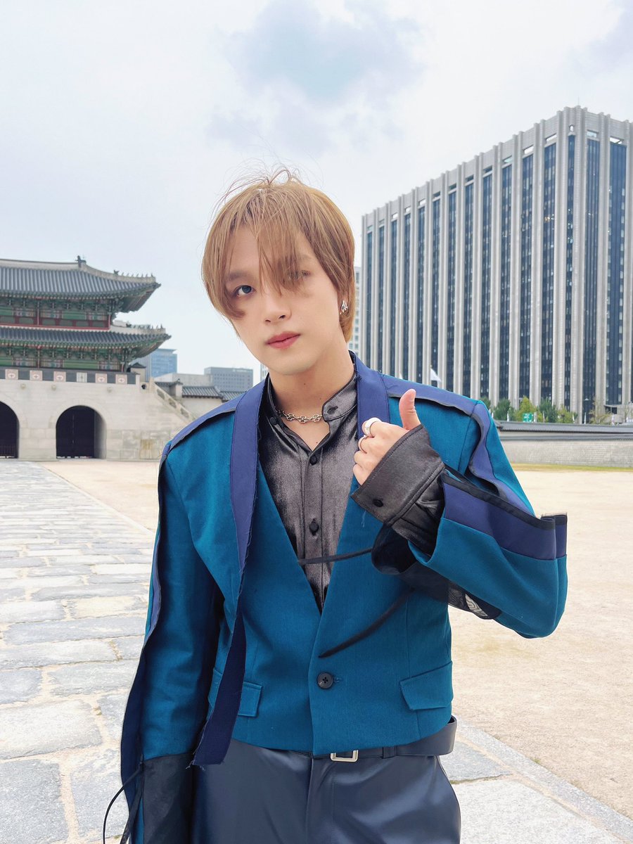 คนเรามันต้องหล่อทุกท่วงท่าอิริยาบถ ทุกวินาทีที่หายใจ ทุกอารมณ์ ทุกกิจกรรม ทุกห้วงเวลาขนาดนี้เลยหรอ เคยเบื่อๆแล้วคิดจะหยุดหล่อบ้างมั้ย มันจำเป็นมากเลยหรอถึงต้องหล่อขนาดนั้น อันนี้ถามจริงๆนะแฮชาน