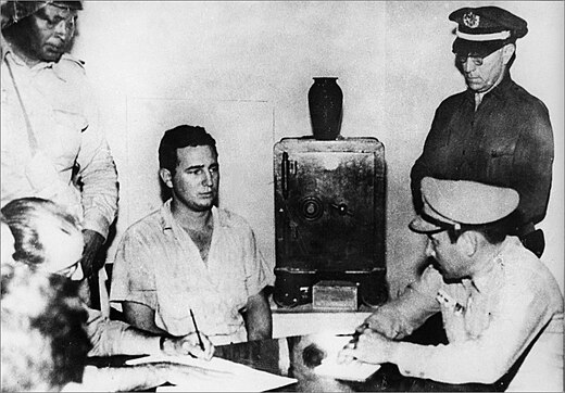 La historia me absolverá, alegato de autodefensa de Fidel Castro ante el juicio en su contra iniciado el 16 de octubre de 1953 por los asaltos a los cuarteles Moncada y Carlos Manuel de Céspedes, en las ciudades de Santiago de Cuba y Bayamo🇻🇪🇨🇺 #CubaCoopera #CubaPorLaVida
