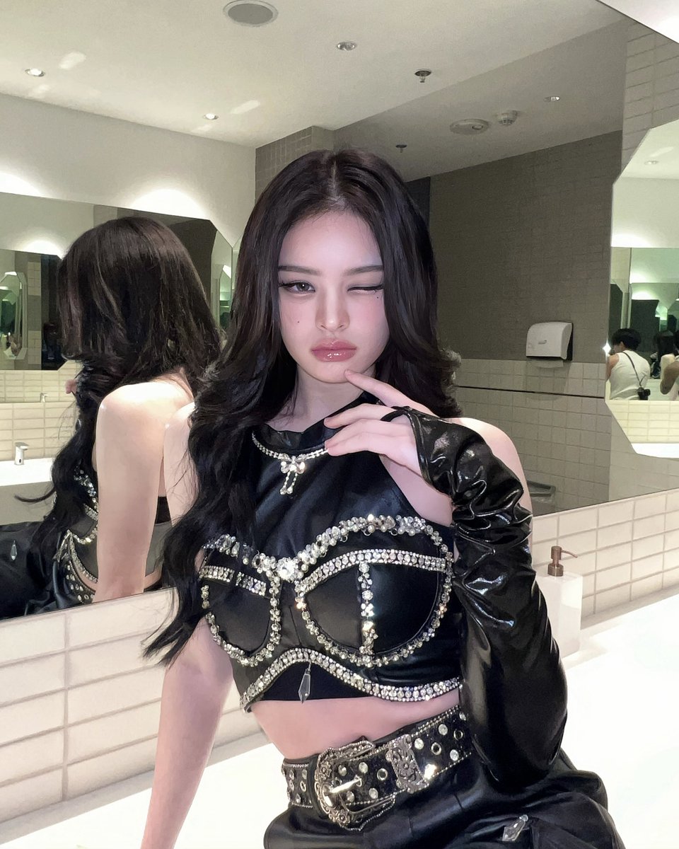allynitibhon's tweet photo. hi tpopcon 🖤 https://t.co/OqvnUCplds