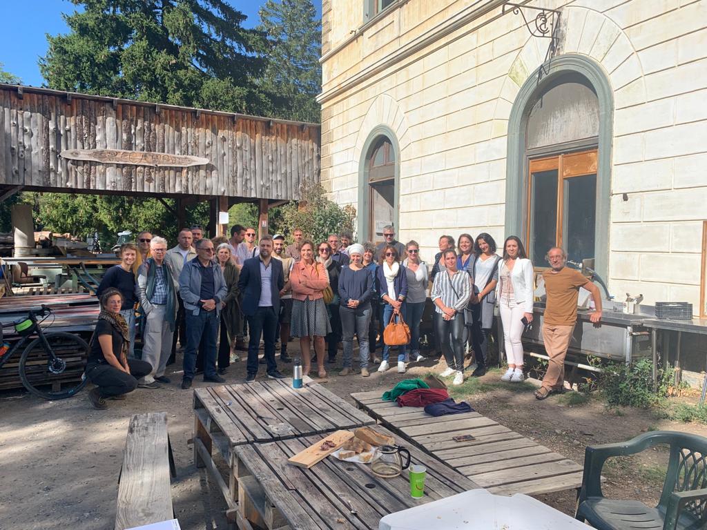 🏘️[ PROJETS TIERS-LIEUX ] 🏘️
Retour en image sur la rencontre à la vallée de la Roya et de l’émergence de l'#économiesocialeetsolidaire.

linkedin.com/posts/communau…

#CARF #RivieraFrancaise