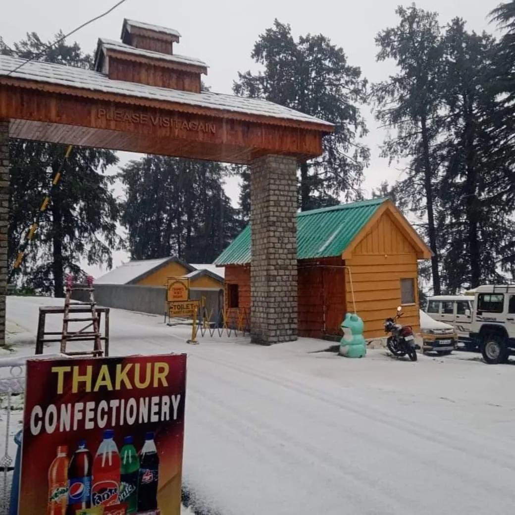 hotelmountview1's tweet photo. Seasons First Snowfall around Dalhousie.
Enjoy great times with Snowy Experience …..
Book online https://t.co/U0fYogQpQd
Toll free 1800 120 799 899
#mymountview #snow #himachalpradesh #viewpoint
#hotelindalhousie #hotelforvacation #snowpoint https://t.co/TVyPORBRIM