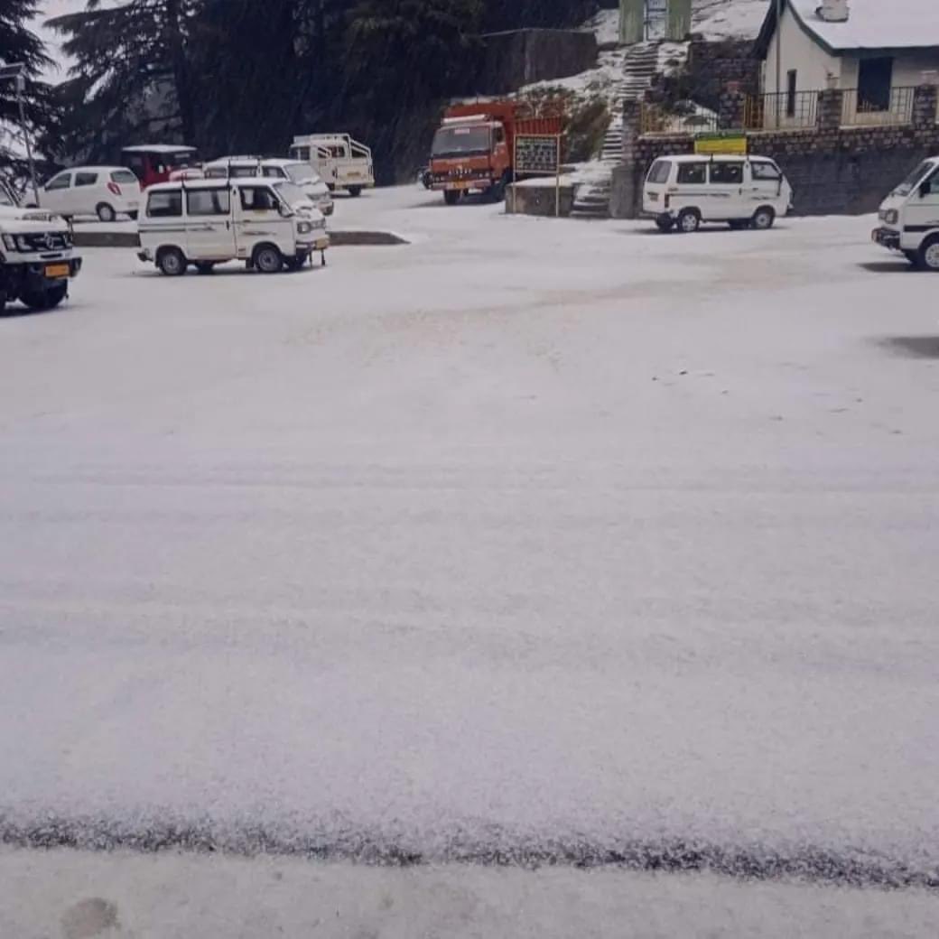 hotelmountview1's tweet photo. Seasons First Snowfall around Dalhousie.
Enjoy great times with Snowy Experience …..
Book online https://t.co/U0fYogQpQd
Toll free 1800 120 799 899
#mymountview #snow #himachalpradesh #viewpoint
#hotelindalhousie #hotelforvacation #snowpoint https://t.co/TVyPORBRIM