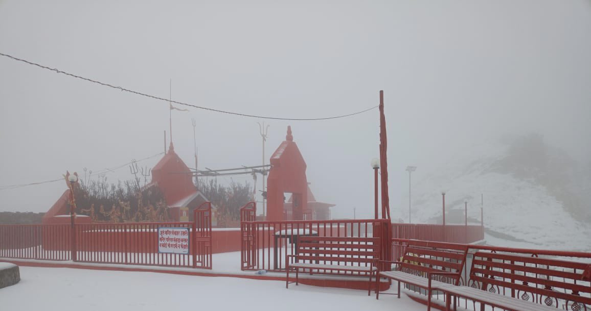 hotelmountview1's tweet photo. Seasons First Snowfall around Dalhousie.
Enjoy great times with Snowy Experience …..
Book online https://t.co/U0fYogQpQd
Toll free 1800 120 799 899
#mymountview #snow #himachalpradesh #viewpoint
#hotelindalhousie #hotelforvacation #snowpoint https://t.co/TVyPORBRIM