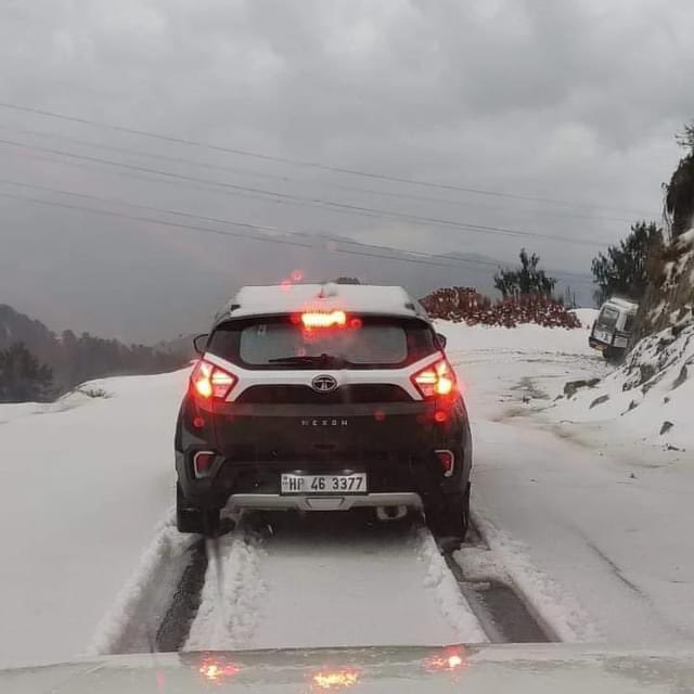 hotelmountview1's tweet photo. Seasons First Snowfall around Dalhousie.
Enjoy great times with Snowy Experience …..
Book online https://t.co/U0fYogQpQd
Toll free 1800 120 799 899
#mymountview #snow #himachalpradesh #viewpoint
#hotelindalhousie #hotelforvacation #snowpoint https://t.co/TVyPORBRIM