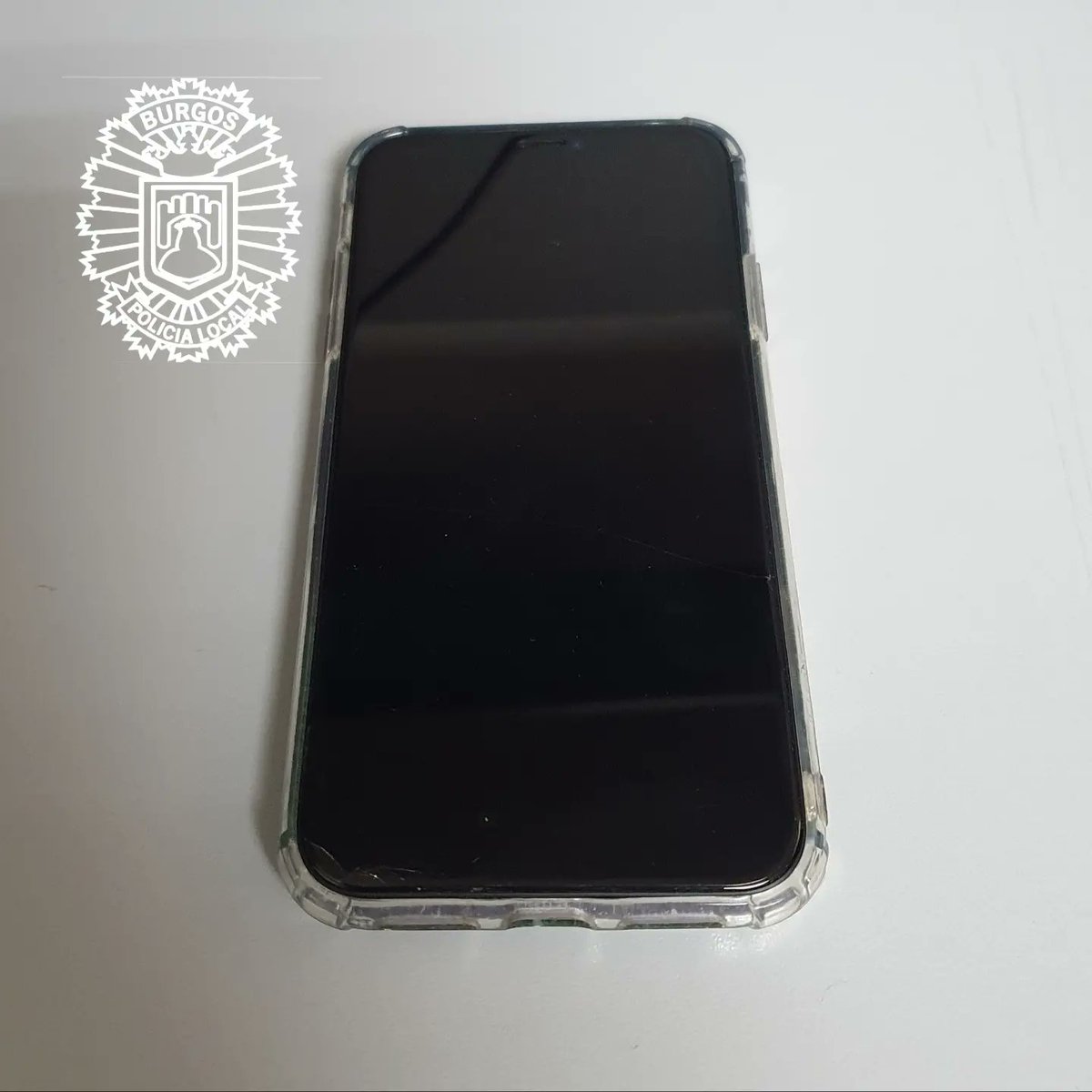 PoliciadeBurgos's tweet photo. Nos han entregado este teléfono móvil y lo tenemos en #ObjetosPerdidos de @PoliciadeBurgos
Si lo reconoces llama al ☎️ 947288862 de 9 a 14 horas, de lunes a viernes. https://t.co/YGzEoZRzWf