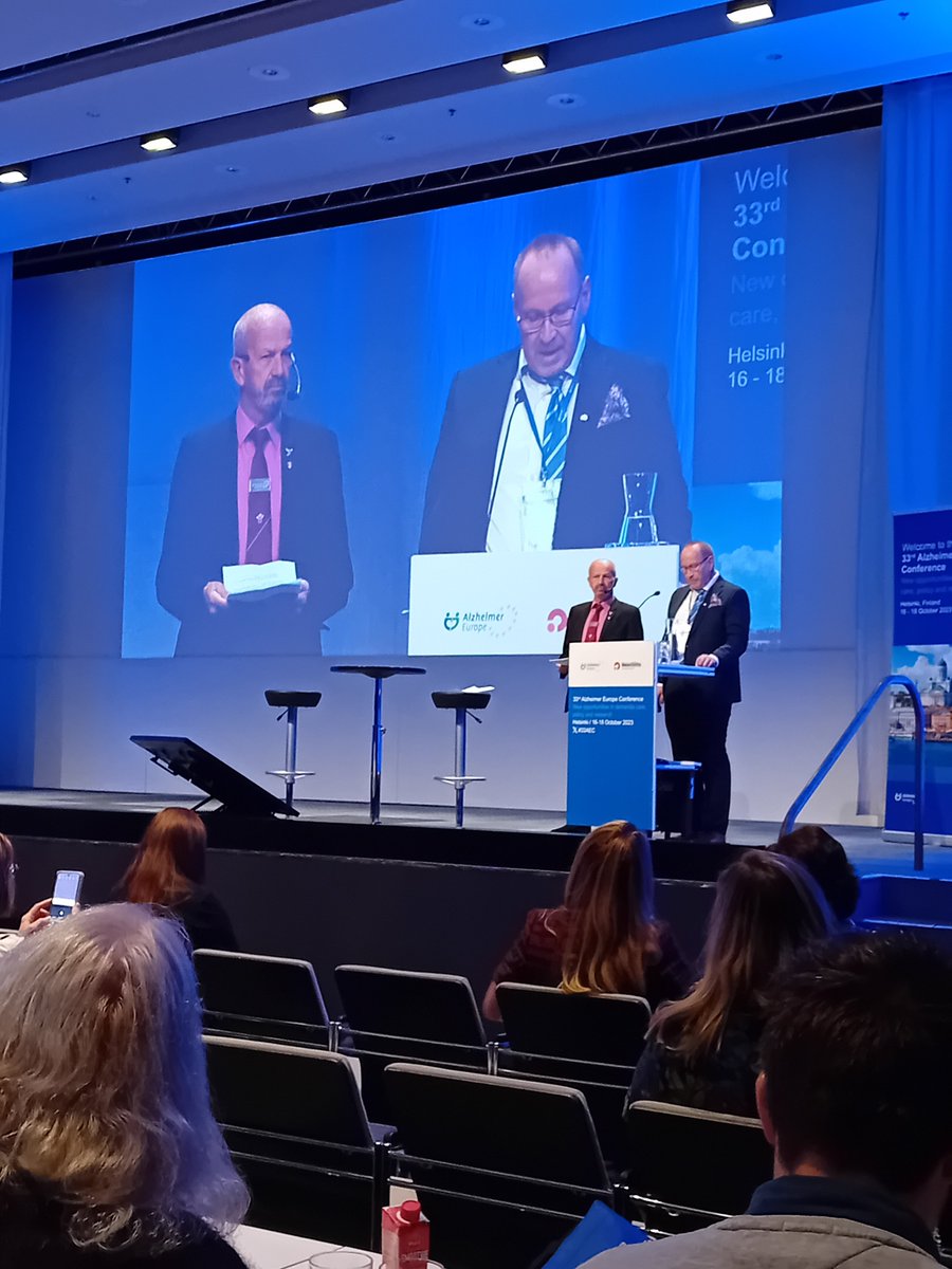 Anna-Louise Smith tweet media