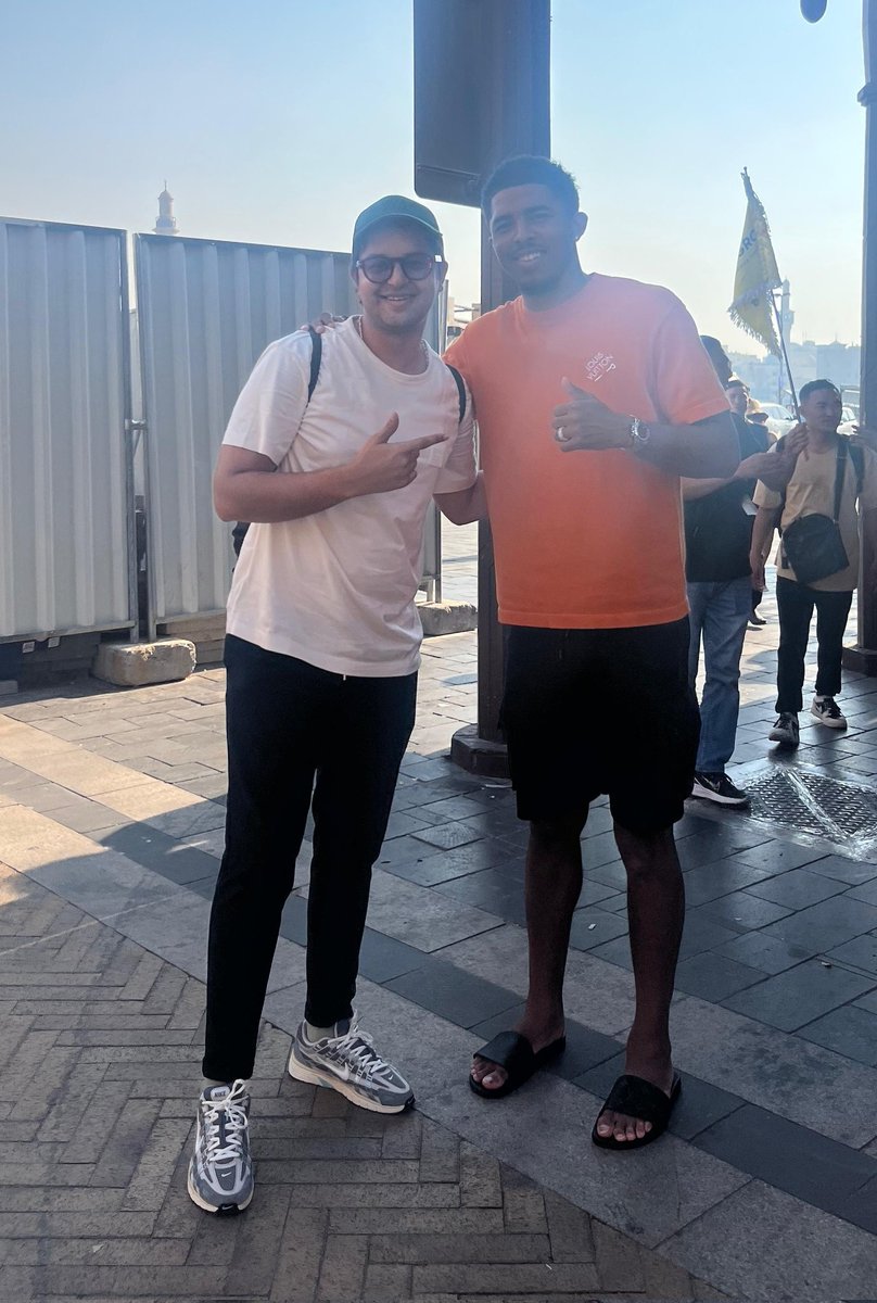 ChelseaIndia's tweet photo. All the love from India ๐
Our own Daksh had the golden opportunity to meet @Wesley_Fofana3 in Dubai. See you on the pitch soon as you said, Wesley ๐๐ป
#CFC #ChelseaIndia #CISCGlobal https://t.co/7UZ0mShbQO