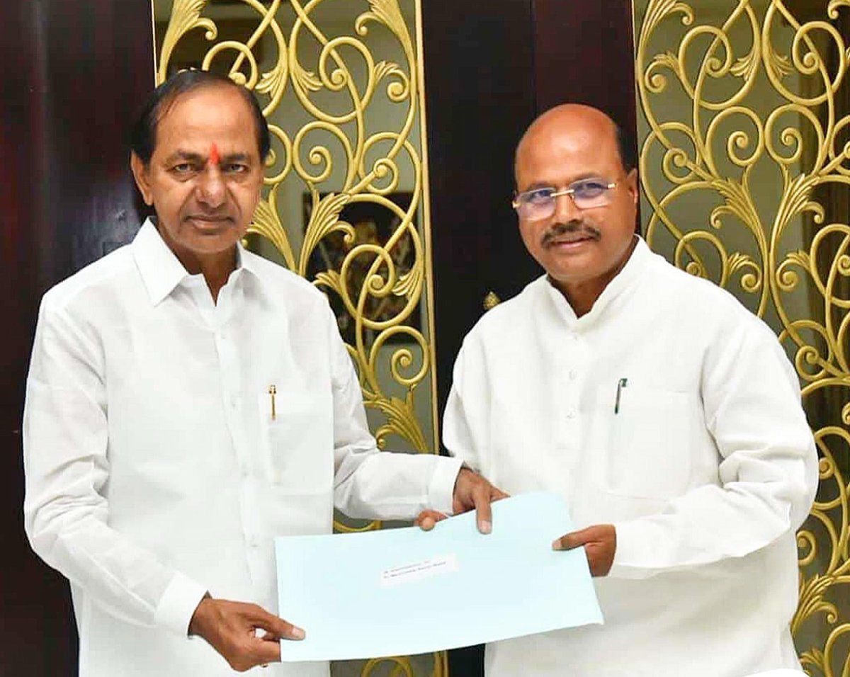 ch_rithik's tweet photo. MLA Sri Manchireddy Kishan Reddy garu has taken B-form as the BRS party MLA candidate of Ibrahim Patnam constituency through the hands of Bharath Rashtra Samithi Party President, CM Sri KCR garu.

#KCROnceAgain #MKROnceAgain
#VoteForCar #BRSParty  #ManchireddyKishanReddy #RRdist https://t.co/d93l122eXq
