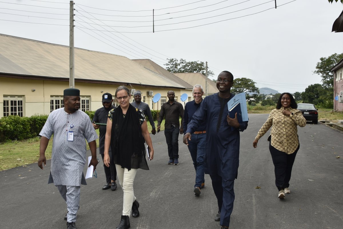 KNCVTBPlus's tweet photo. Last month, @EmmyGrinten &amp; Mario Willemsen from @KNCVTBPlus visited @ZankliC in #Nigeria for the #SMART4TB project led by @HopkinsMedicine.

They met the Vice Chancellor of @BinghamUniKaru, who signed the agreement with the team of @ZankliC.

#EndTB #tuberculosis https://t.co/IxUsq6AmcC