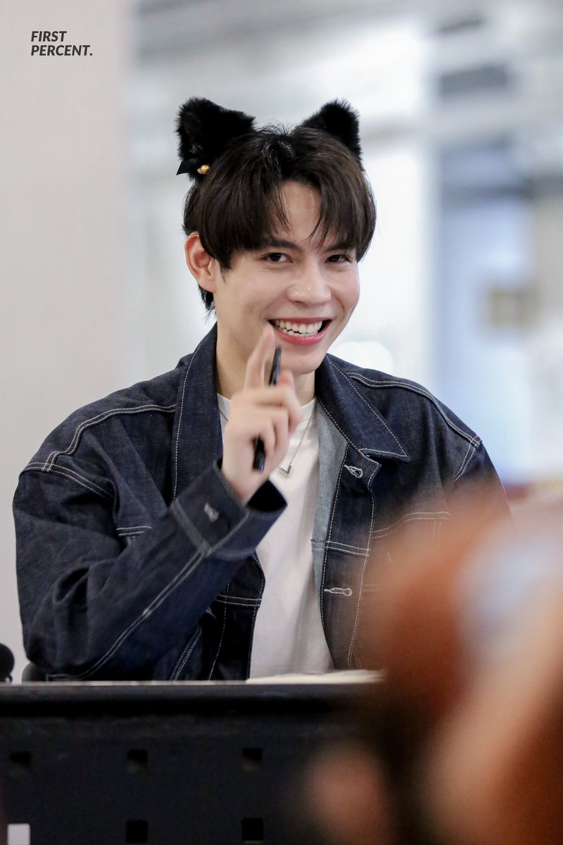 FIRSTPERCENT's tweet image. 𝟭𝟲𝟭𝟬𝟮𝟯 |  ขู่แล้ว!! ขู่แล้ว!! 😾

@Firstkpp 

#Firstkp
#Firstkanaphan
#FirstKhaotungxBookExpo2023