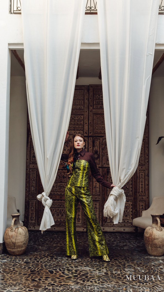 Muubaa's tweet image. Add some bite to your autumn wardrobe with a zing of our zesty lime snake leather collection. Available in Flares, Strapless Bodice and Belt 

#autumnwardobe #leather #snakeprint