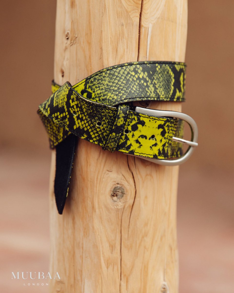 Muubaa's tweet image. Add some bite to your autumn wardrobe with a zing of our zesty lime snake leather collection. Available in Flares, Strapless Bodice and Belt 

#autumnwardobe #leather #snakeprint